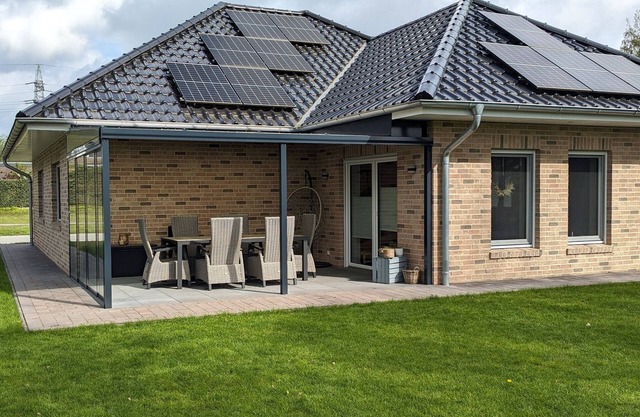 Alleinstehendes Ferienhaus mit überdachter Terrasse