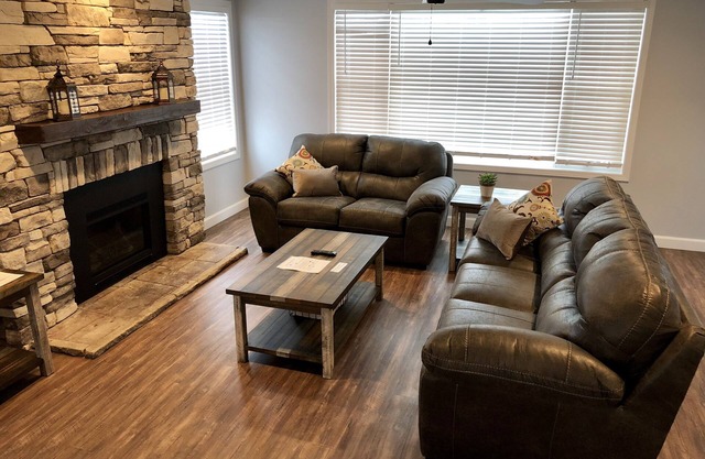 *** NEU *** 3-stöckiges Haus direkt am Gotl Strip !!