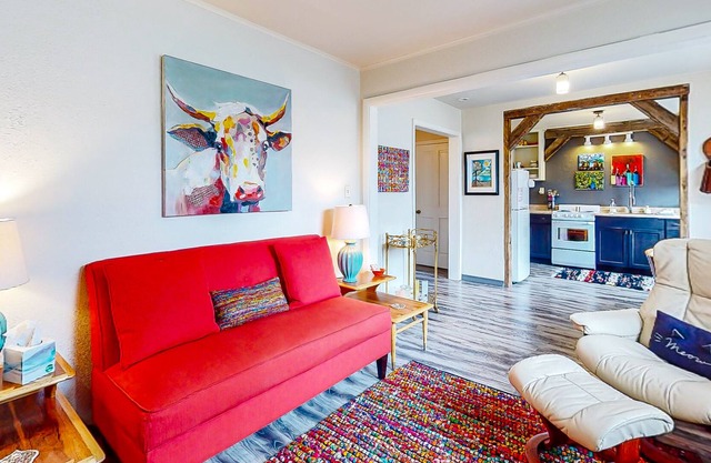 Alley Cat Flat | Apartment in Enterprise