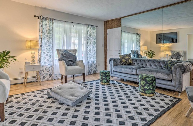 Alluring Deer Park Hideaway w/ Fenced-In Yard!