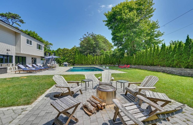 Alluring Hampton Bays Hideaway Less Than 2 Mi to Beach!