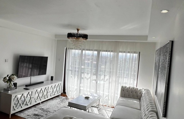 ALMA STAY- MODERN, ELEGANT AND CLASSY APARTMENT