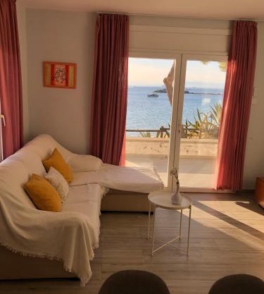 Almadrava Beach House by Veuràs el Mar