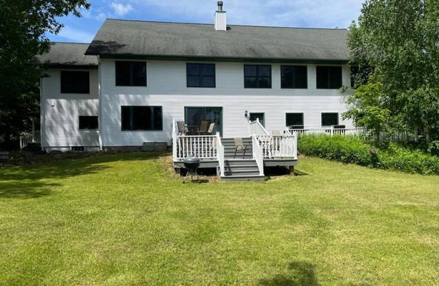 Fast eine Burg am Lake Gogebic L. L. C., 5 Schlafzimmer, 3. 5 Bad, 2 Wohnräume + Rec