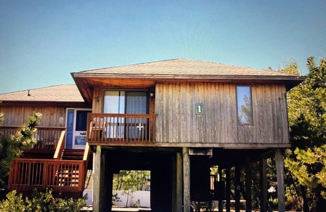 Almost beachfront 3-bedroom house in Loveladies with WiFi, AC