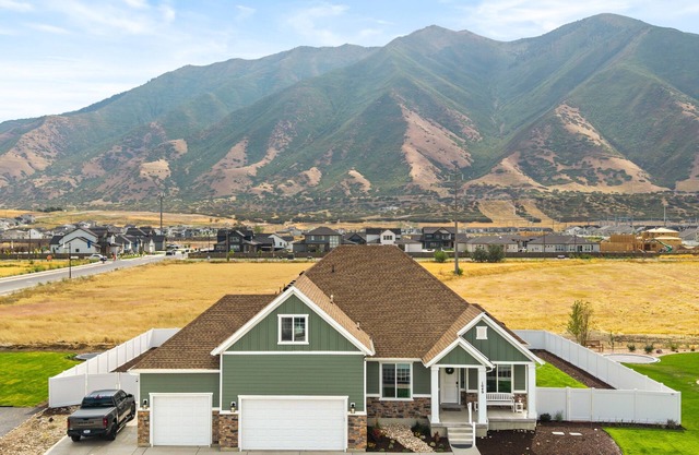 Almost brand new, immaculate, stunning 6 bedroom house in Spanish Fork