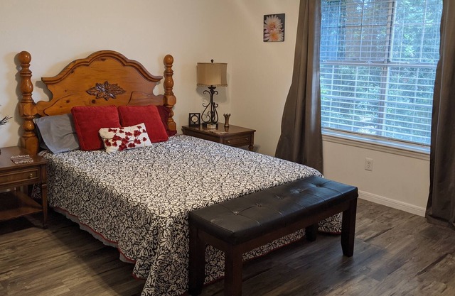 Almost Paradise. Two bedrooms with private bathroom.