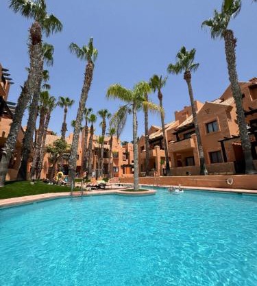 Aloha Beach Front Family&Friends Apartment