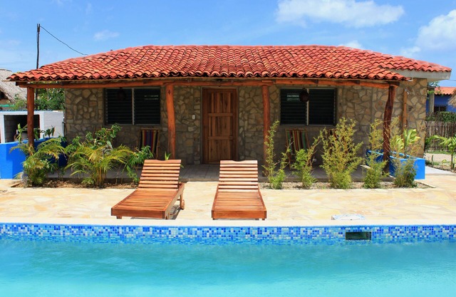Aloha Bungalows Surf Lodge