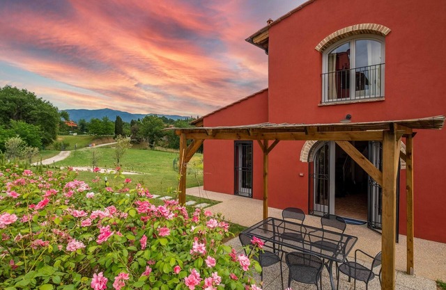 Schönes Häuschen mit privater Terrasse, Klimaanlage,W-Lan, Pool, bis 4 Pers