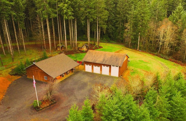 Alpha Lodge, Peaceful retreat for up to 14 guests, Shop full of games, parking