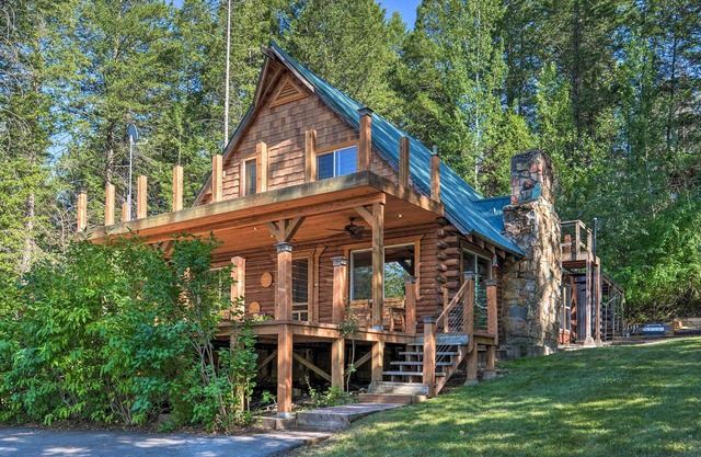 Alpine Adventures: Cozy Log Cabin w/ Deck & Views!