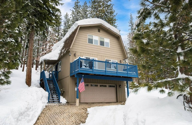 Incline Village Cabin Eingebettet in die Pinien | Lake Tahoe Escape ❤ von AvantStay