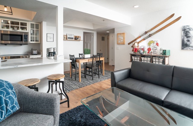 Alpine Bliss: 2BD, 2BA Near Park City Ski & Shops