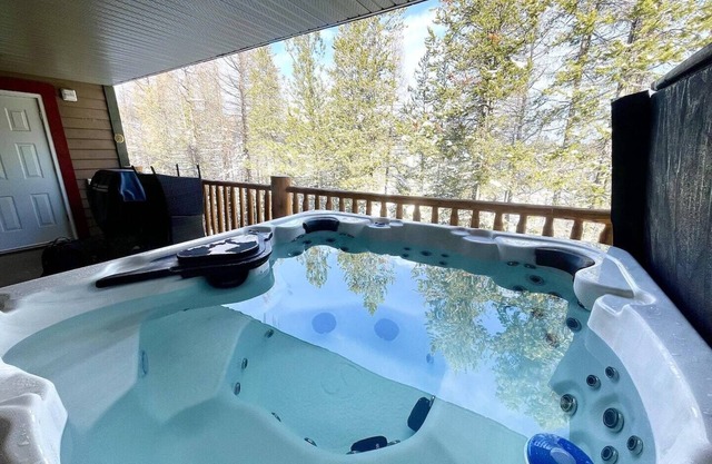 Alpine Bliss Awaits: Beautiful Mountain Home with Hot Tub