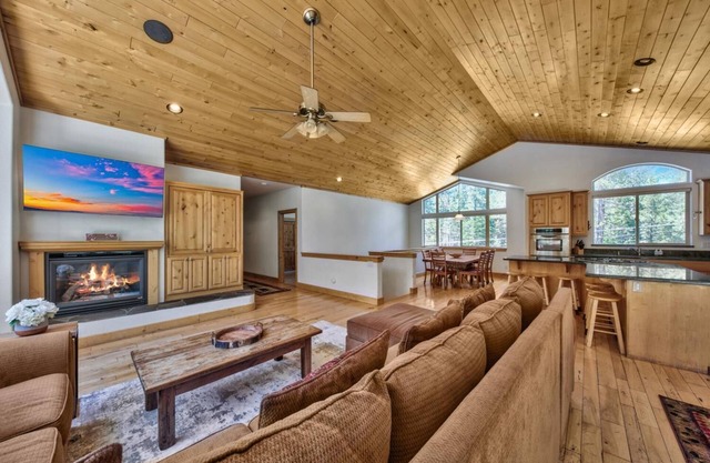 Alpine Family Adventure - Woodsy, Clean & Comfy, Pets & Yard, Family Fun