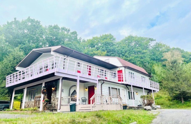 Alpine Four Season Lodge Belleayre NY Sleeps 22