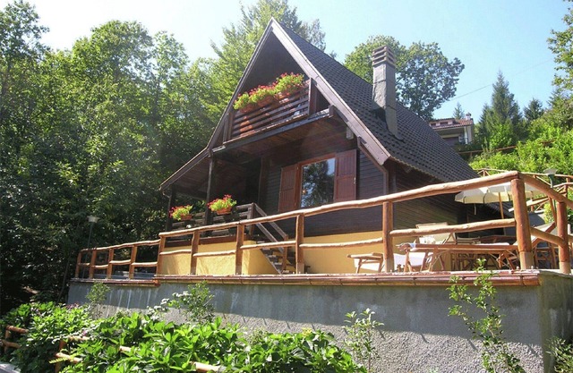 Geräumiges Chalet in Cutigliano mit Pool