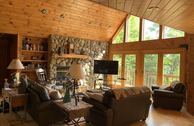 Beautiful Home on Large Recreational and Fishing Lake