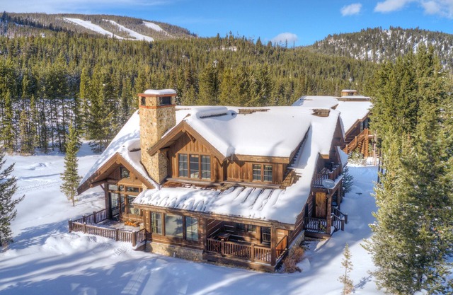 Alpine Homestead Cabin: Spanish Peaks Mountain Club, Ski-In-Ski-Out, Hot Tub
