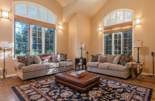 Alpine Meadows: Creekside, Aspen Views, Light & Spacious, Fireplace & 2-car garage