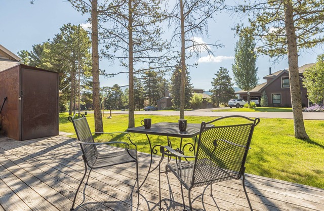 Alpine Nest Chalet - Nordic Skiing | Community Hot tub, pool & sauna