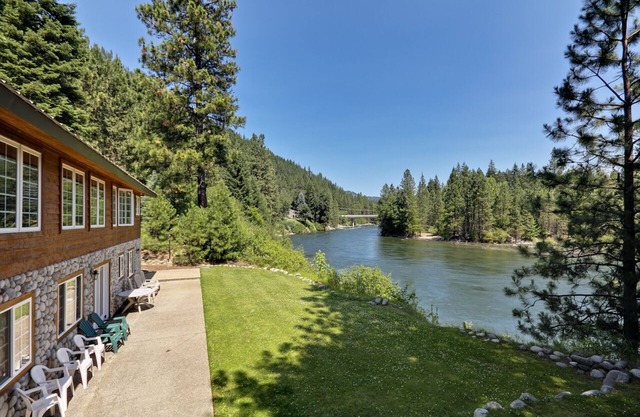 Alpine Pension ~ Ihr abgeschiedener Familienausflug, Riverfront, Whirlpool