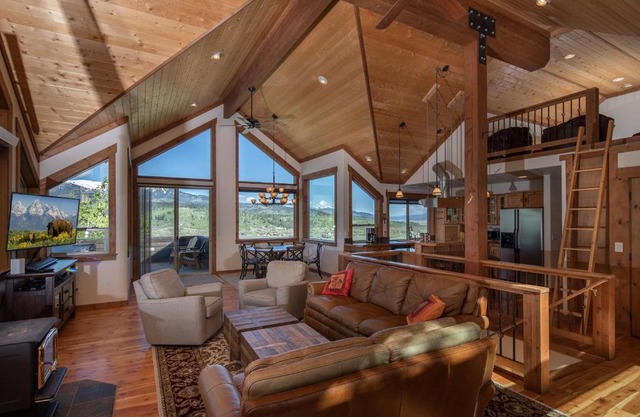 Alpine Recharge by KABINO Huge Views Hot tub Garage PS3 WiFi Loft