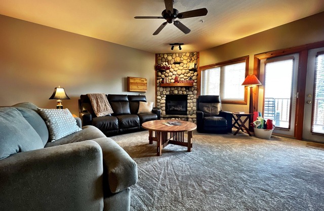 Alpine Retreat: 2BR Ski-In/Ski-Out Condo with Private Hot Tub