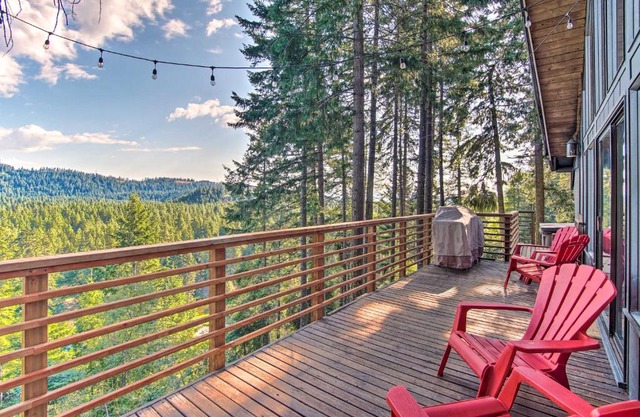 Alpine Retreat with Hot Tub and Mountain Views!