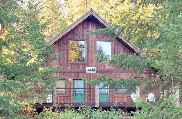 Alpine View Cabin - duplex unit A w/ queen bedroom