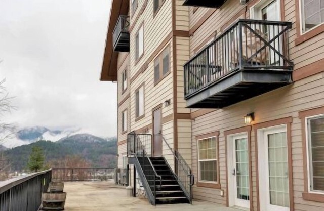 Alpine Village Suite w/ Garage and Sauna