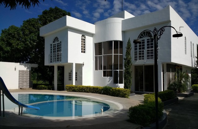 ALQUILER DE CASA CAMPESTRE MIT PISCINA PRIVADA A 7 MINUTOS DE GIRARDOT