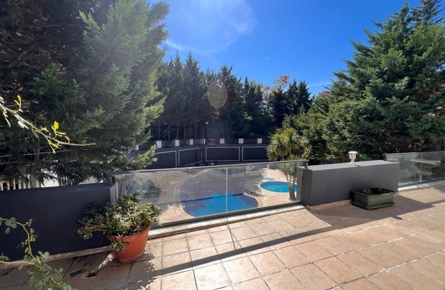 ALR SUITES - Eclectic 3BR w/Garden,Sauna,Pool,Gym,Courts,24/7Concierge