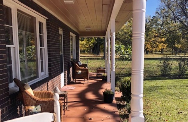 Although a country setting, the cottage has all modern conveniences & comforts