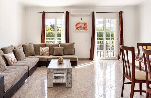 ALTIDO 5-bedroom house w/pool and garden