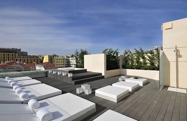 Altis Prime:Close to Avenida da Liberdade, Kitchen, Onsite Jacuzzi, Pet-Friendly