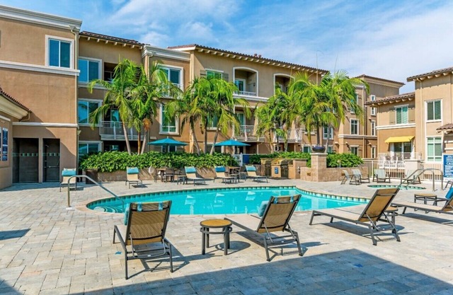 Altura Luxury Apartment offers a stunning 1 bed, 1 bath coastal retreat
