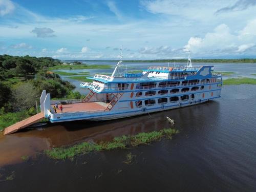 Aluguel embarcação cop 30 com 21 suítes