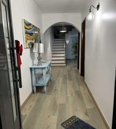 Alvarenga House