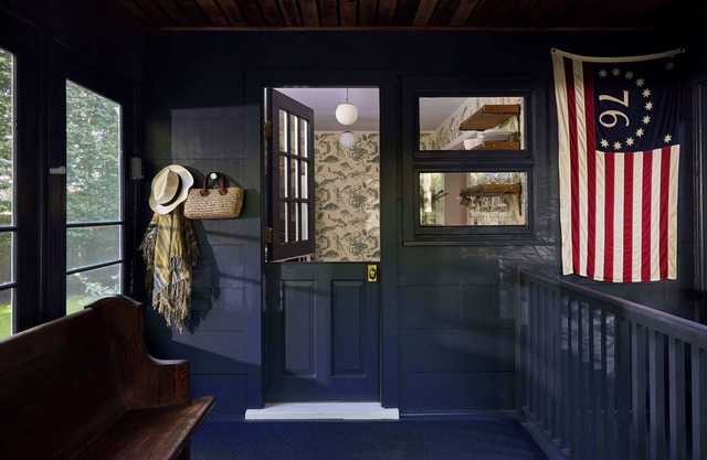 Amagansett Historic Ocelot Cottage - walk to town, bike to beach!