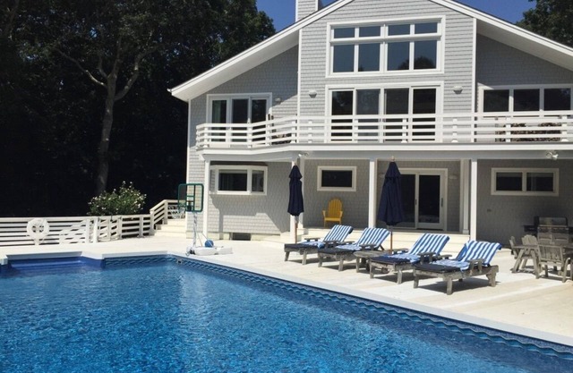 Amagansett house pool & tennis court. Walk train/jitney. Bike ocean/bay beaches