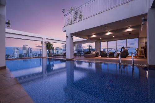 Amana Hotel & Residences