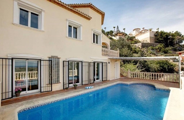Amanda: Great 4 bedroom villa with stunning views ,