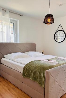 AMAO Pearl - Rollstuhlgerechte Suite - 94 qm - Balkon & Tiefgarage - Aufzug - Nähe Messe - bis 10 Pers 2Whg