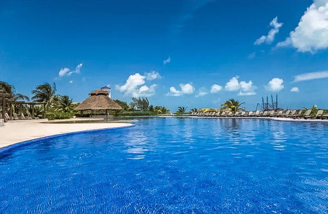 AMARA Beachfront Apartments by The Sea