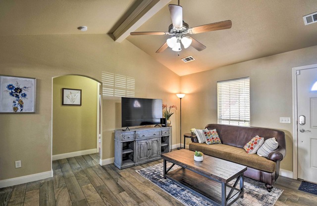 Amarillo Abode w/ Sunroom ~ 4 Mi to Downtown!