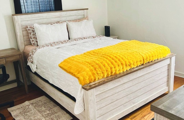 Amarillo By Morning Charming 2-bedroom house in fantastic Amarillo with WiFi, AC