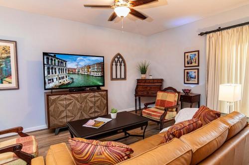 Amazing 1 BR w private balcony new floors and serene views 6205-1