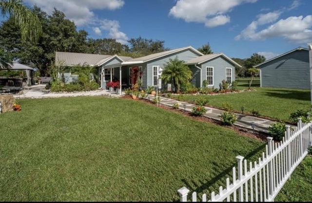 Amazing 10 Acre Farm with 4BR/2.5BA Farmhouse. Available by week, month or year!